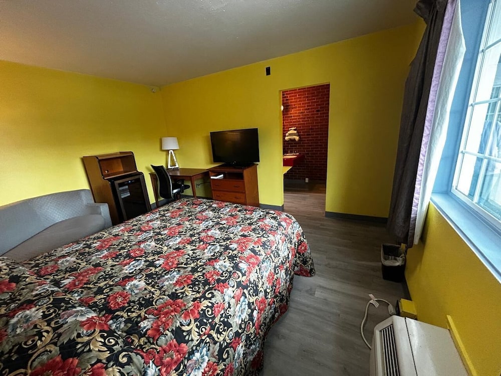 Travelers Inn by OYO Longview Kelso - photo 12