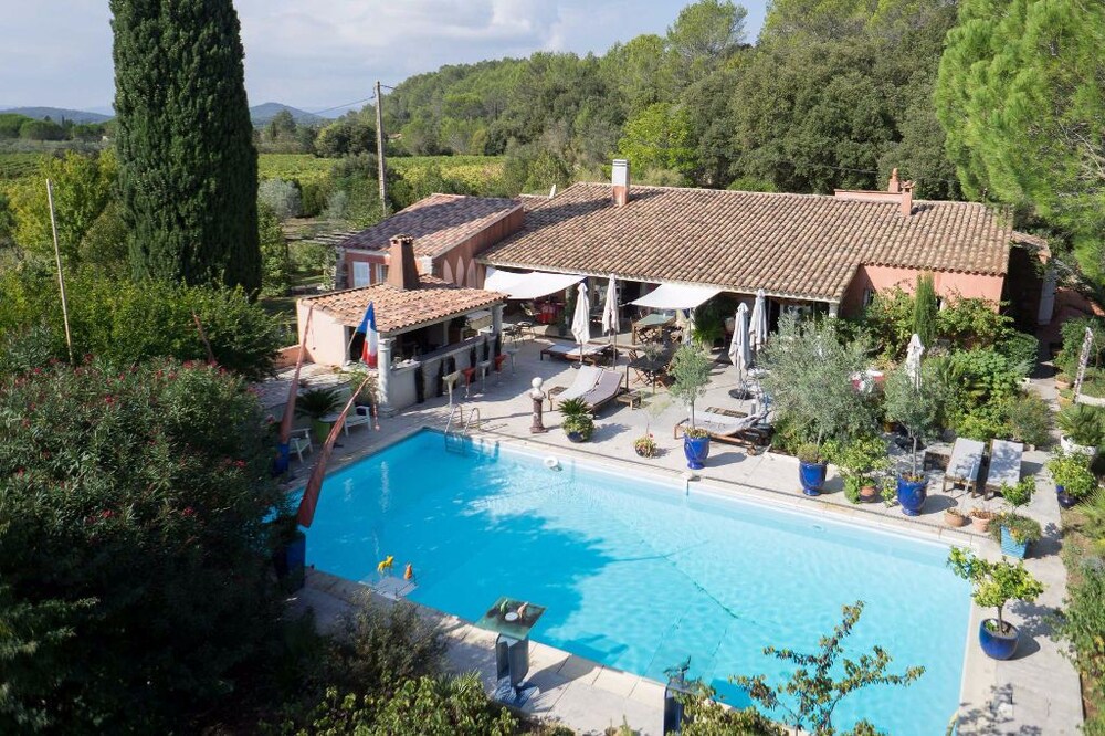 Au Mas Saint Pierre — hotel in Pignans