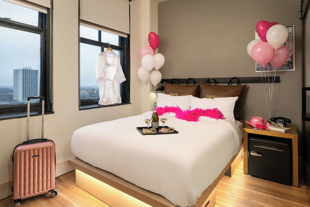 Moxy Columbia Downtown - photo 12