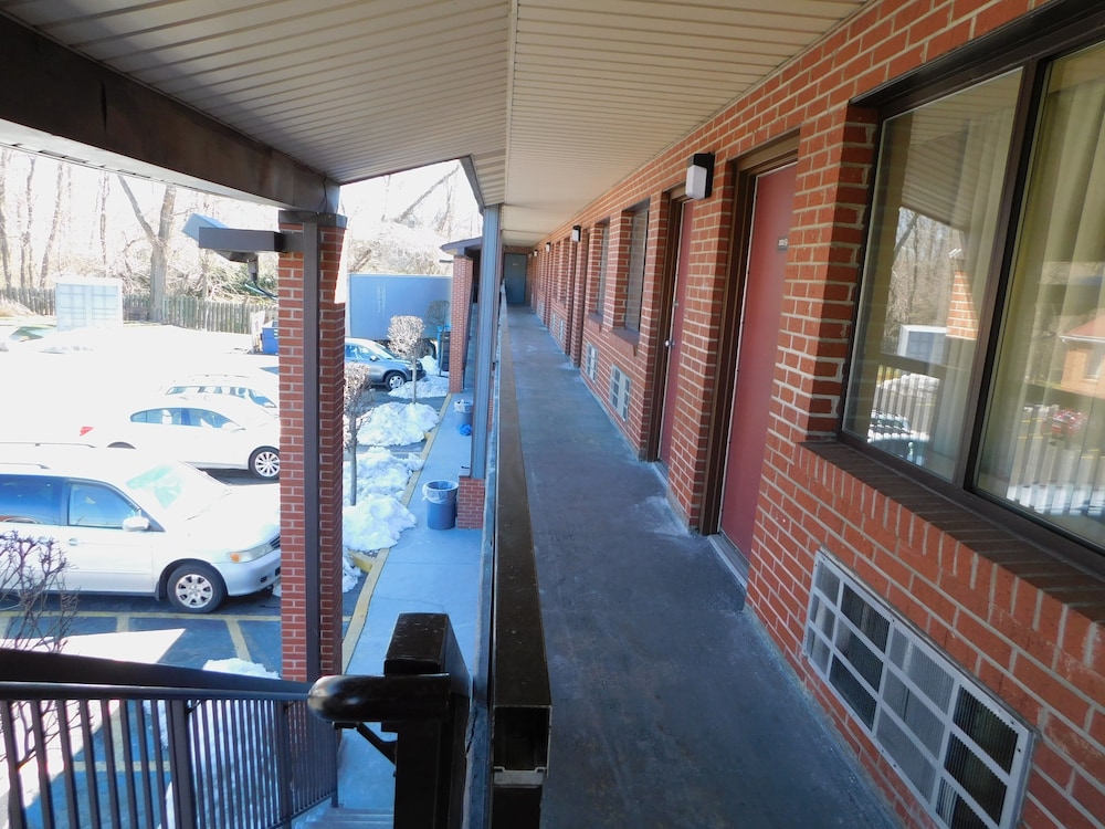 Mounts Motel — hotel in Lawrenceville