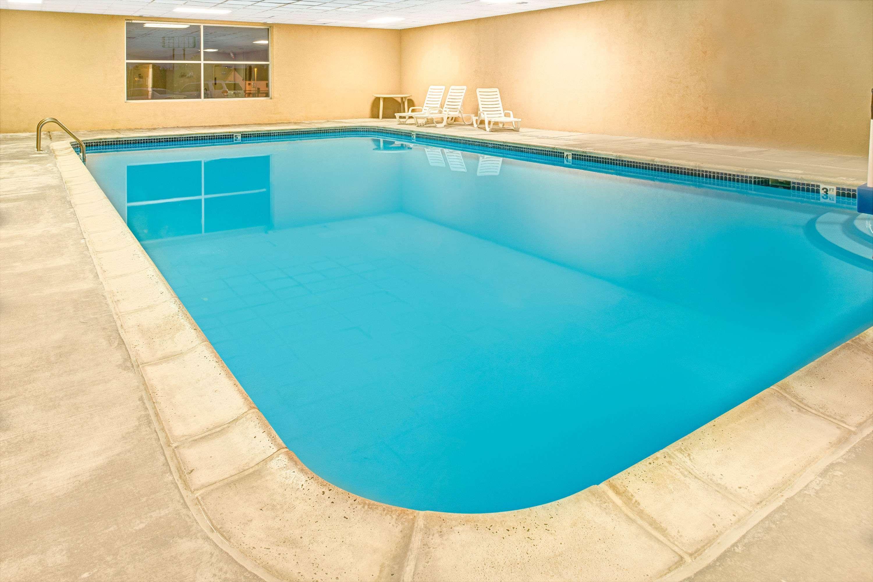 Travelodge by Wyndham Lincoln Airport I 80 - photo 17