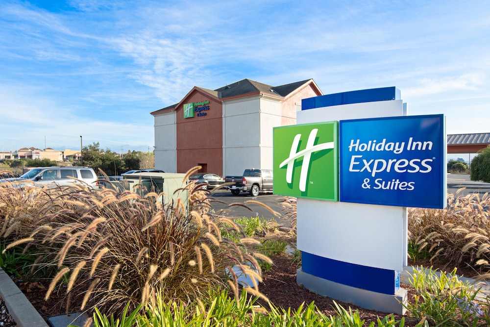Holiday Inn Express & Suites Watsonville by IHG — hotel in Watsonville