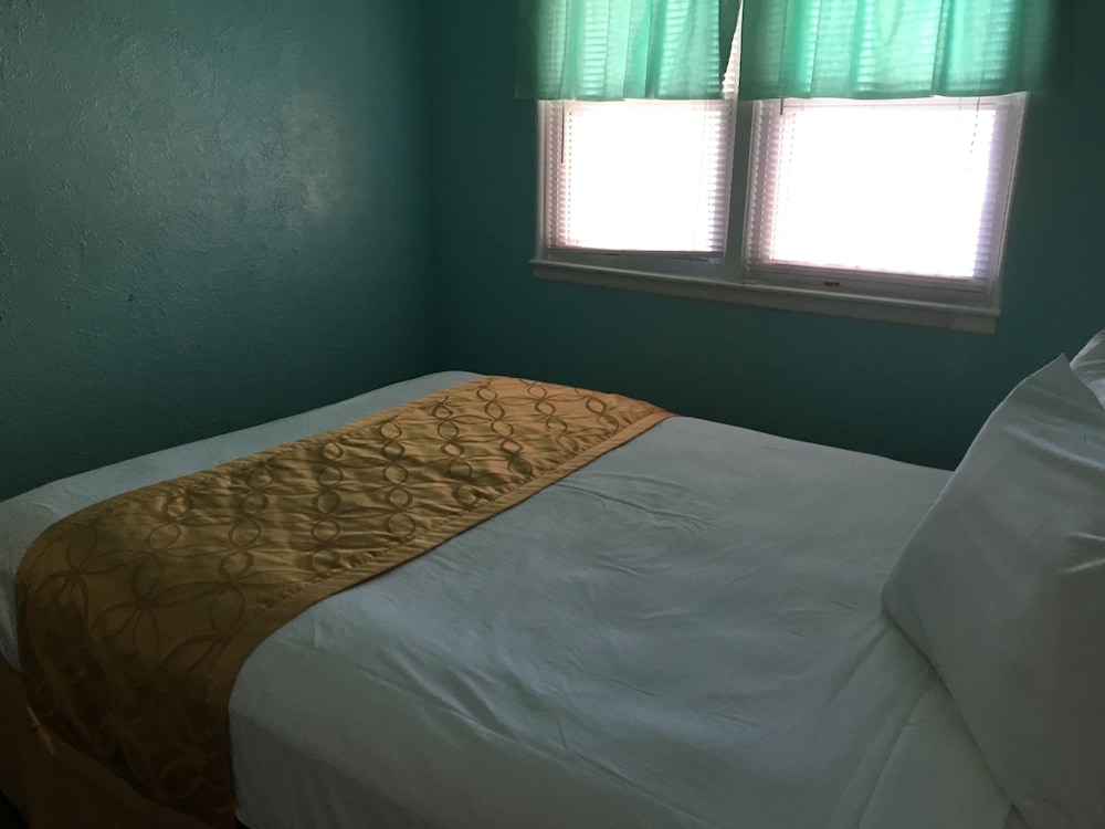 Harbor Mist Family Motel - photo 2
