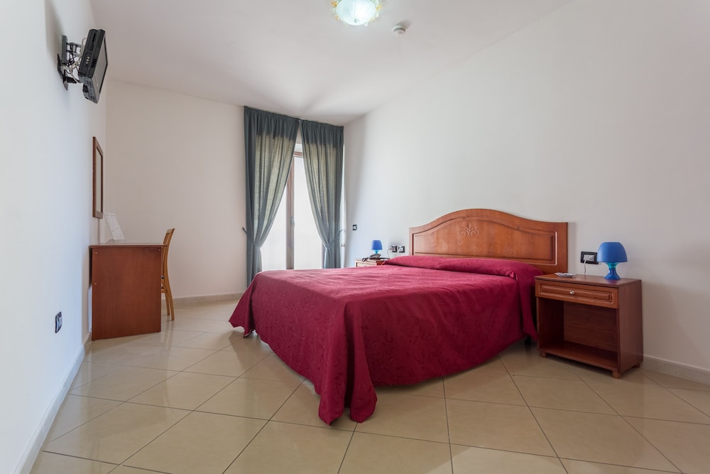 Hotel Plaza — hotel in Aversa