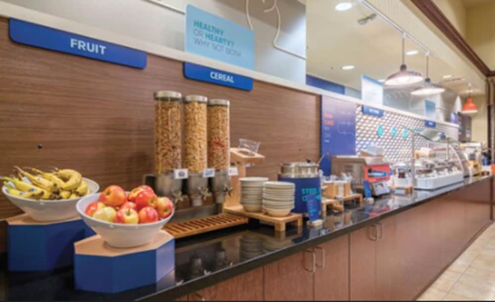 Holiday Inn Express & Suites St Louis Airport by IHG - photo 15