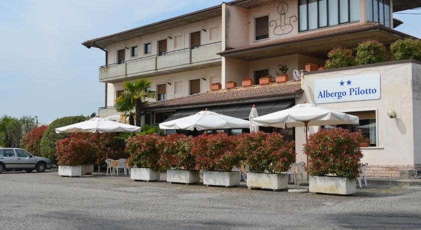 Albergo Ristorante Pilotto in Peschiera Del Garda, Italy