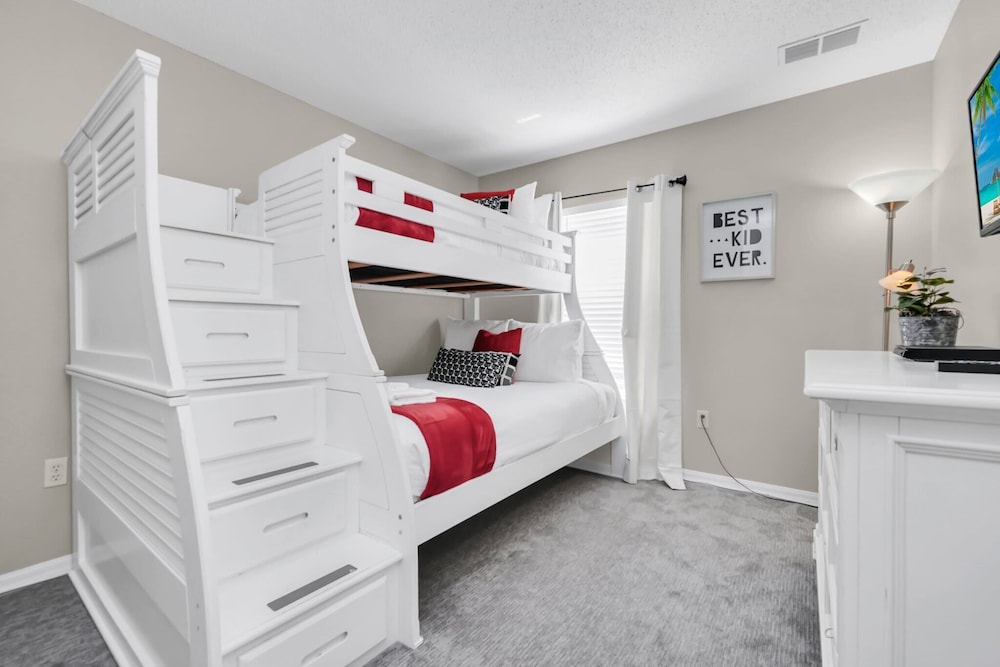 Family Oasis Cozy Retreat With Bunk Room - photo 6