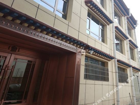 Yangke Hotel — hotel in Labuleng