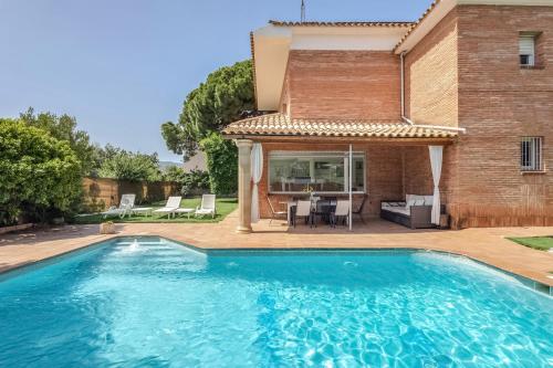 Villa Masnou Homelydays — 4-Star Luxury Hotel in El Masnou, Spain