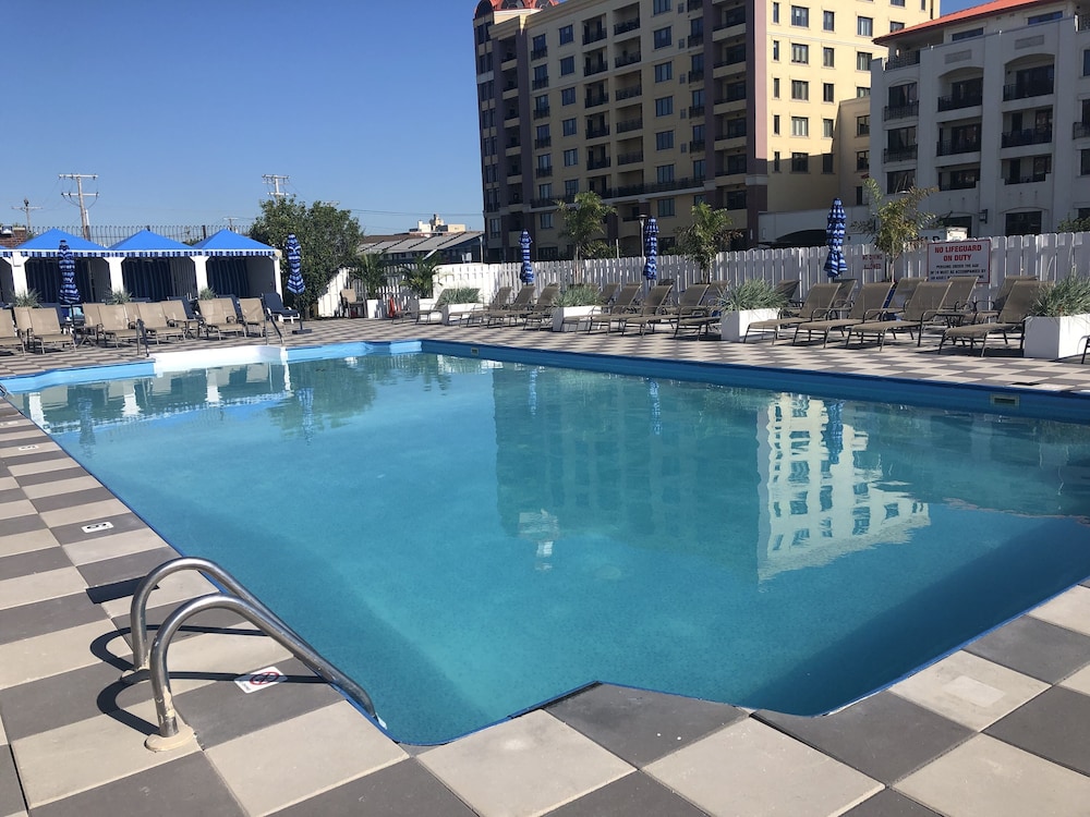 Berkeley Oceanfront Hotel - photo 33