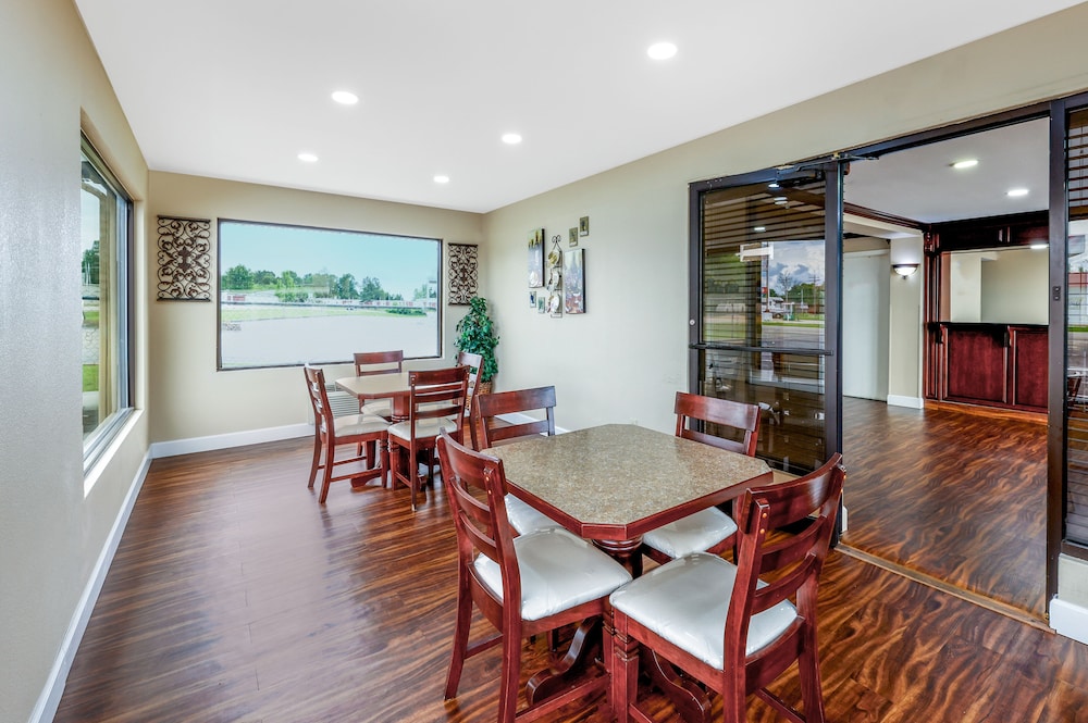 Days Inn by Wyndham St. Robert Waynesville Ft. Leonard Wood - photo 22