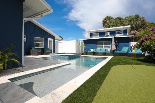 Sea Salt & Sunny Days in Holmes Beach, United States