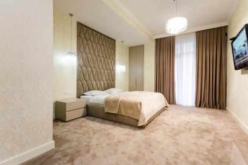Luxury Landing IV