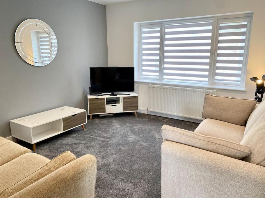 A modern dog friendly 3 bedrm canal side property pet-friendly hotel Bolton Le Sands