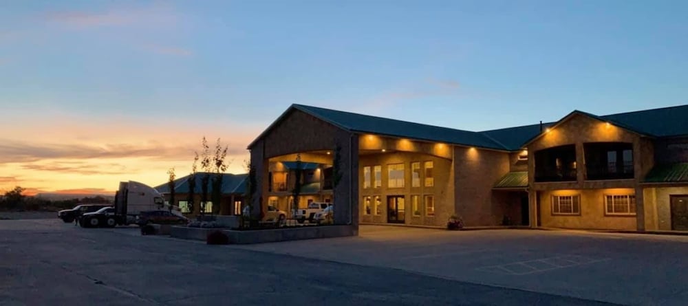 CB&M Executive Suites - carbon neutral hotel in Roosevelt
