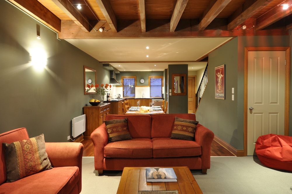 Lansdown Peaks Apartments — 4-Star Luxury Hotel in Wanaka, New Zealand