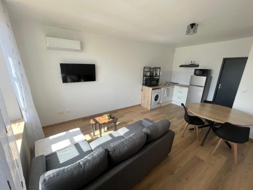 Logement Lumineux Renove a Neuf — hotel in La Voulte-Sur-Rhone
