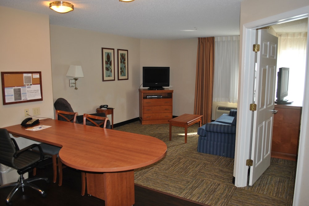 Candlewood Suites Colonial Heights Fort Lee an IHG Hotel - photo 3