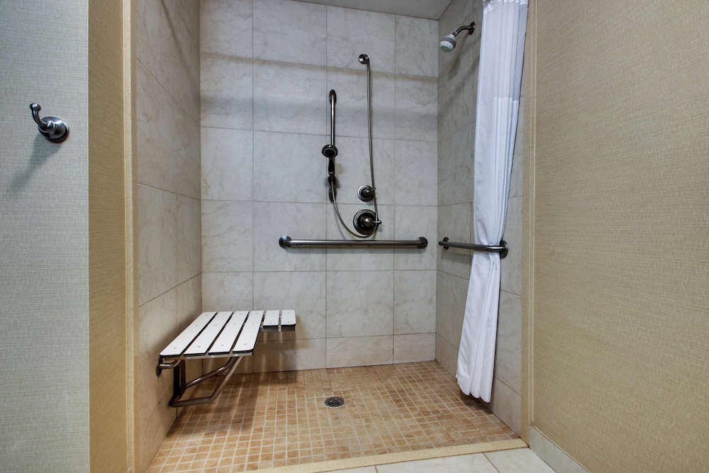 Hampton Inn Vernon - photo 21