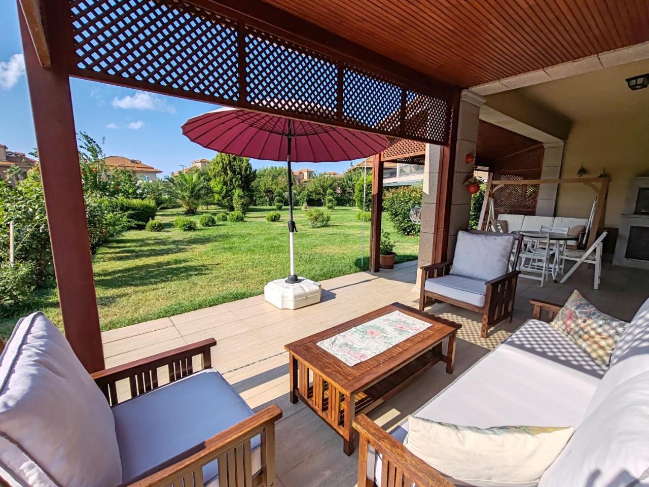 Garden Floor Flat in a Beachfront Complex with a Pool — 4-Star Luxury Hotel in Silivri, Turkey