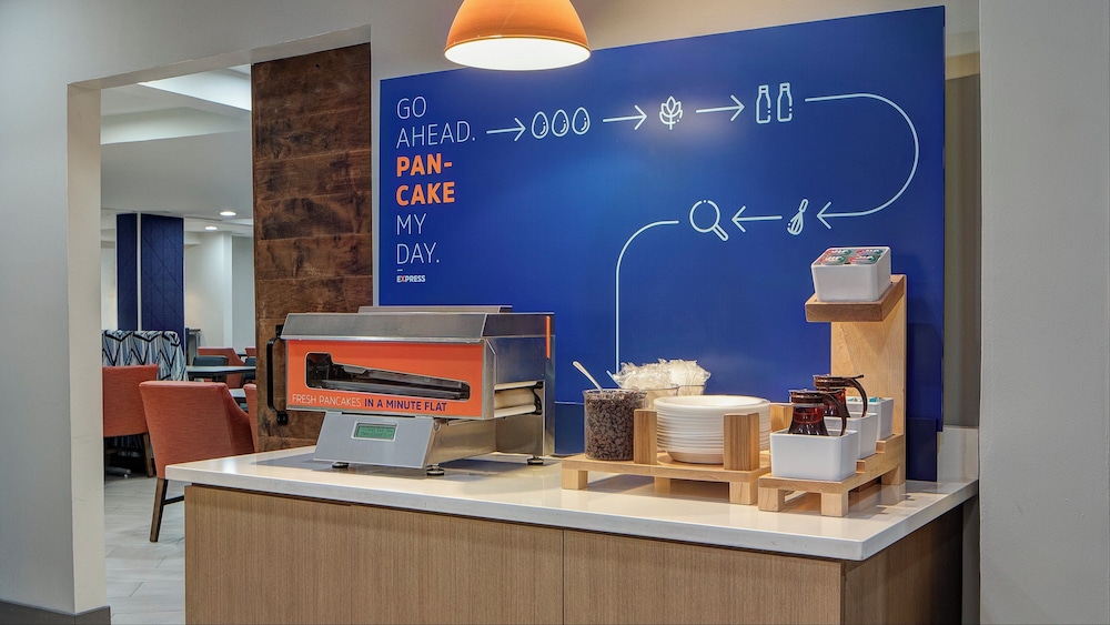 Holiday Inn Express Dallas Medical Market Center by IHG - photo 45