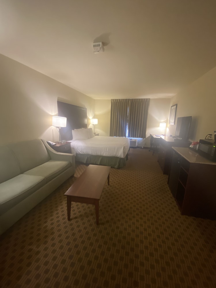 Cobblestone Hotel & Suites Broken Bow - photo 16