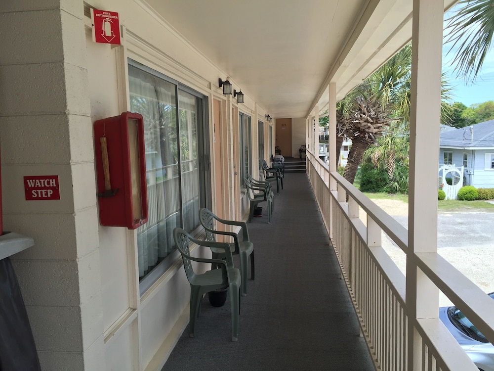 High Tide Motel - photo 35