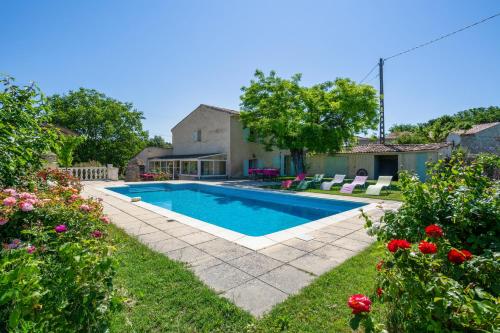 Villa With 3 Bedrooms in La Tour d'aigues With Private Pool Furnished Garden and Wifi — 4-Star Luxury Hotel in La Tour, France