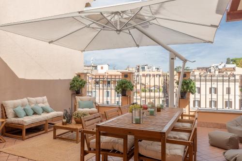 Barberini Caesar Suites — 4-Star Luxury Hotel in Rome, Italy