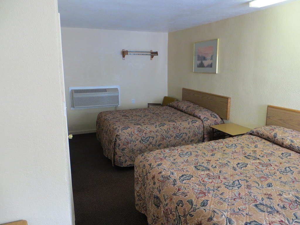 Economy Inn Fort Dodge - photo 17