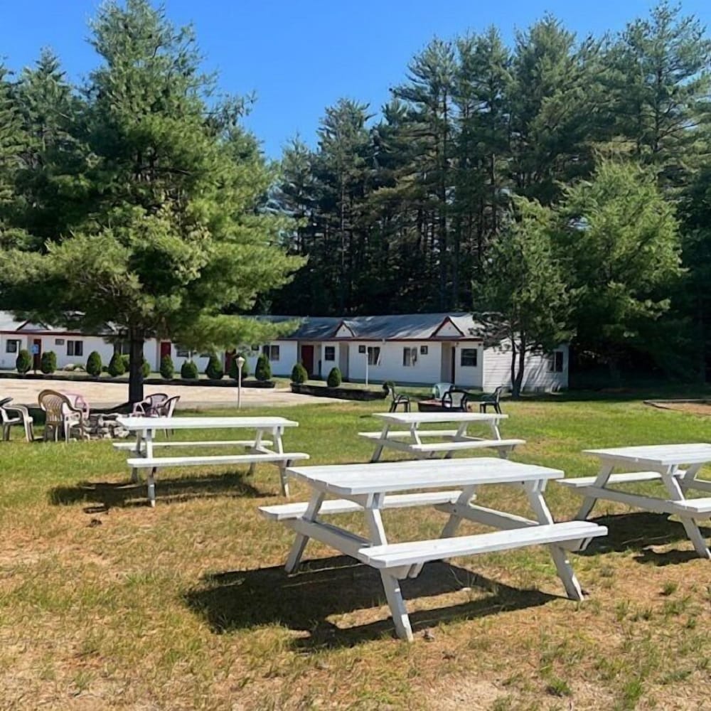 Saco River Motor Lodge & Suites - photo 30