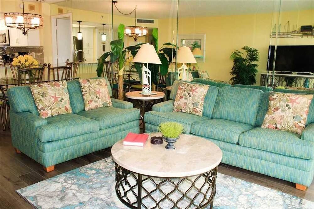 So Hampton 601 by RedAwning - photo 11