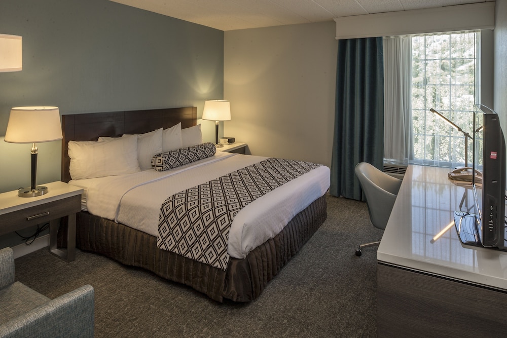 Crowne Plaza Suites Pittsburgh South by IHG - photo 7