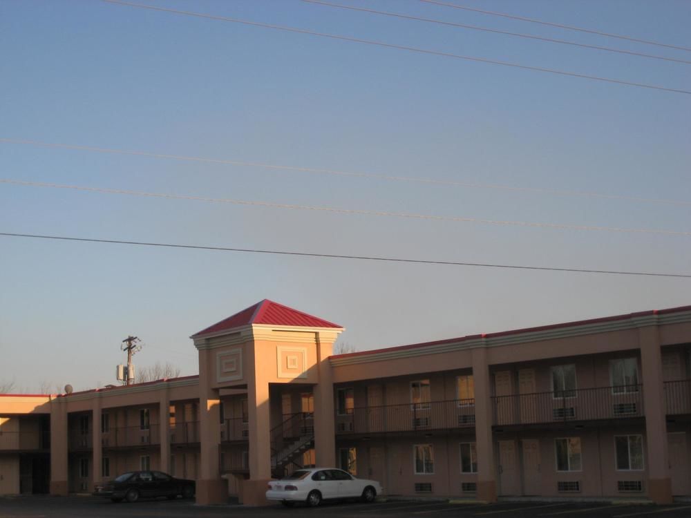 Sands Central Inn Hot Springs - photo 9