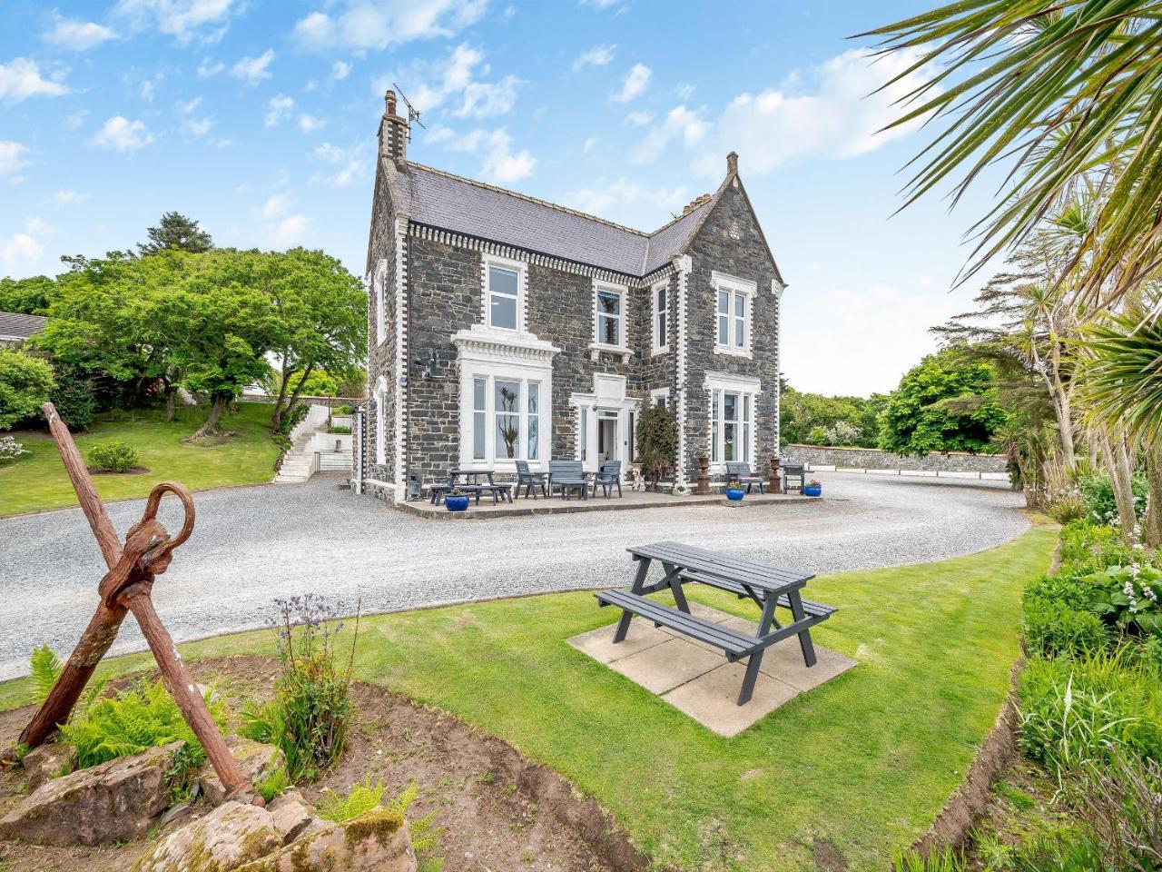 Braefield - carbon neutral hotel in Unknown City