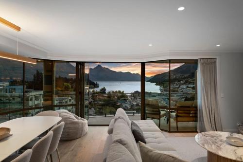 Sunset Views — 4-Star Luxury Hotel in Queenstown, New Zealand