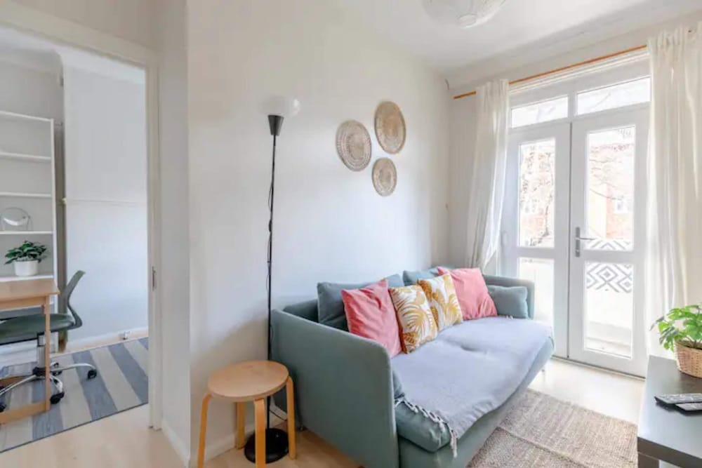 Cosy 4BD Flat W private Balcony Nine Elms — 4-Star Luxury Hotel in London, United Kingdom