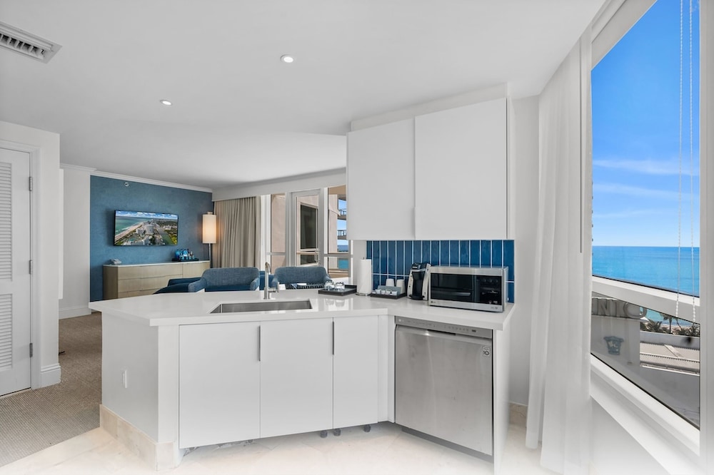 Fontainebleau Miami Beach Private Luxury Suites - photo 146