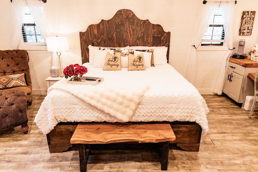 Oak Meadow Ranch — 4-Star Luxury Hotel in Valley View, United States