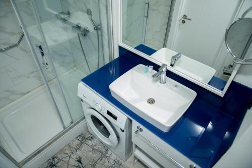 Beautiful apartments near the sea ORBI CITY N2