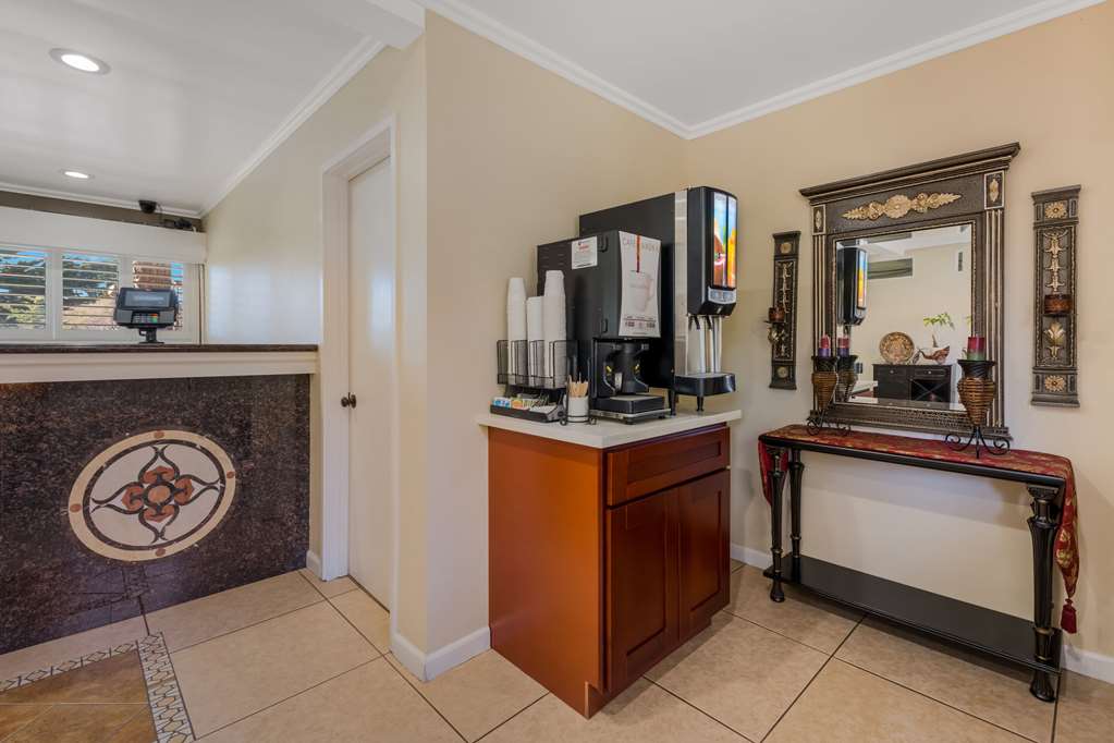 Clarion Collection Carmel Oaks Inn - photo 7