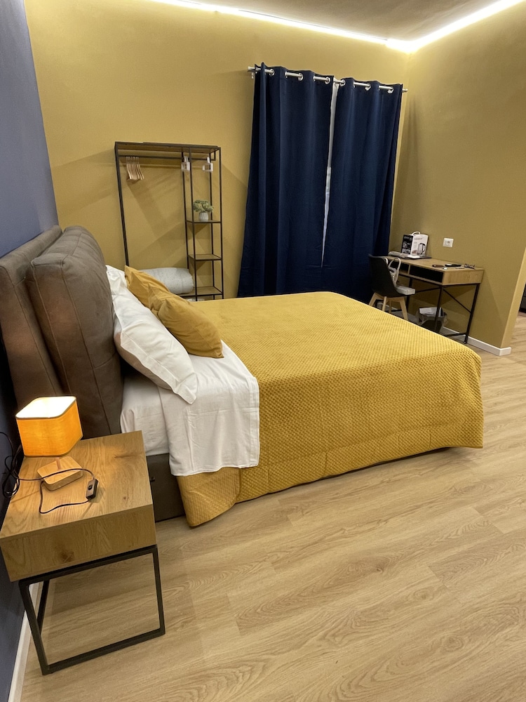 Vomero Suite and deluxe room — 4-Star Luxury Hotel in Naples, Italy