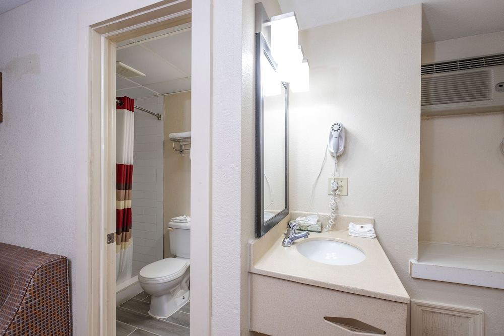 Red Roof Inn Neptune Jersey Shore - photo 16