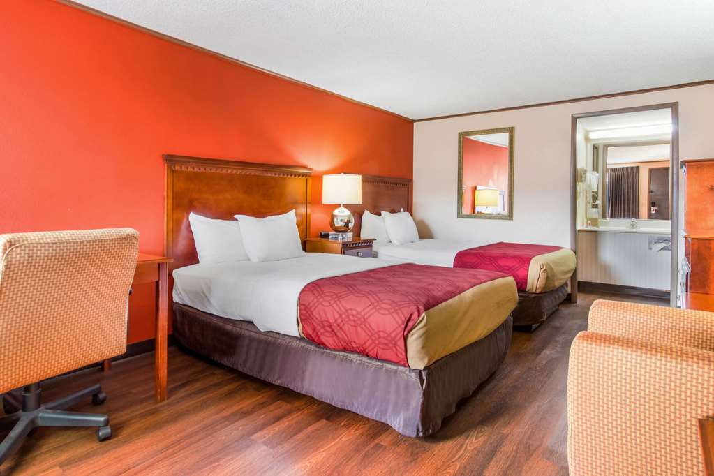 Econo Lodge Norwalk - photo 11