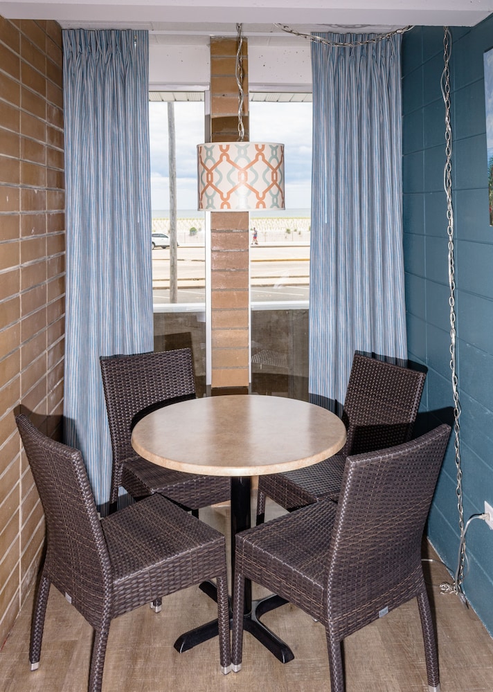 Charlroy Motel - photo 12