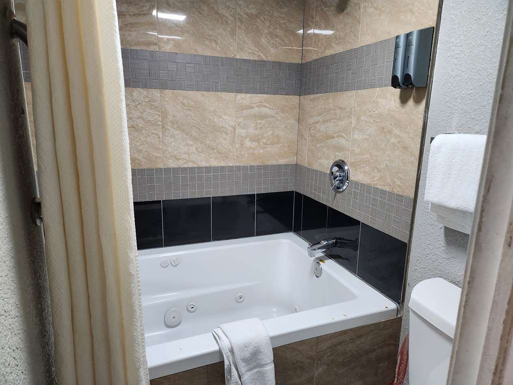 Americas Best Value Inn & Suites Little Rock at Scott Hamilton Dr - photo 59