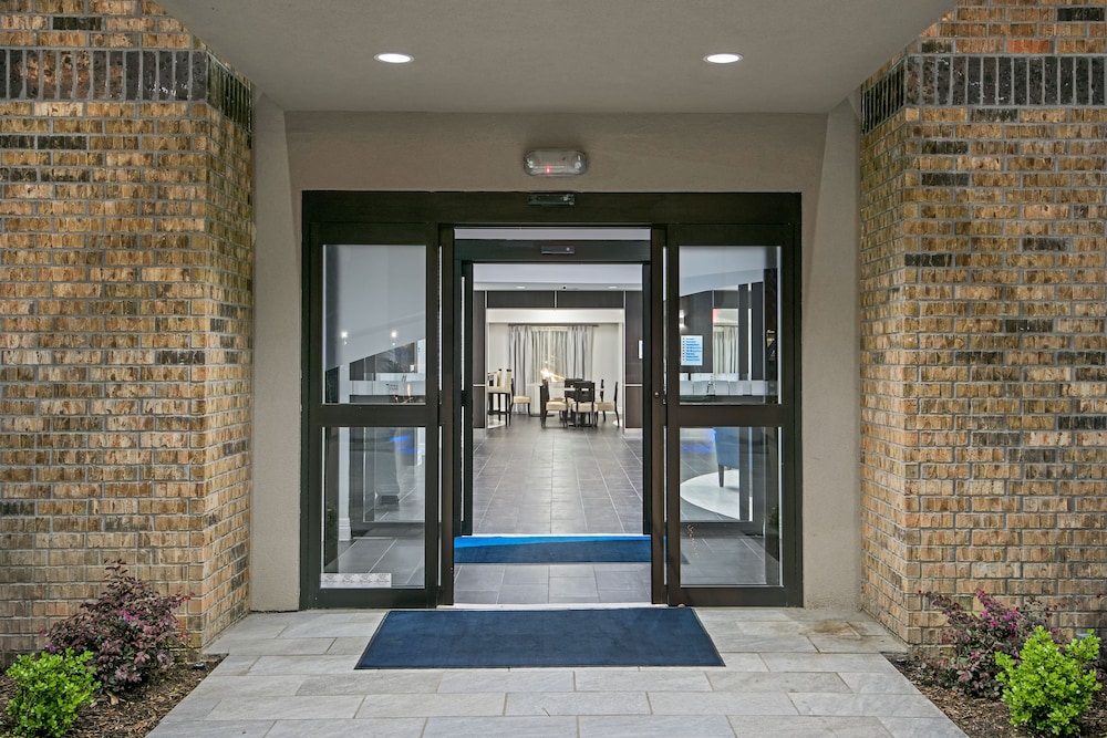 Holiday Inn Express & Suites Houston North IAH Area by IHG - photo 32