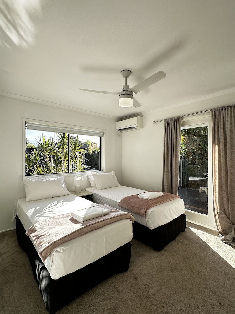 Tranquil Scape Villa with Pool — Broadbeach Waters — photo 4