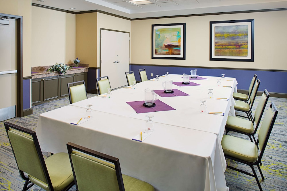 Hilton Garden Inn Hartford North Bradley International Airport - photo 35