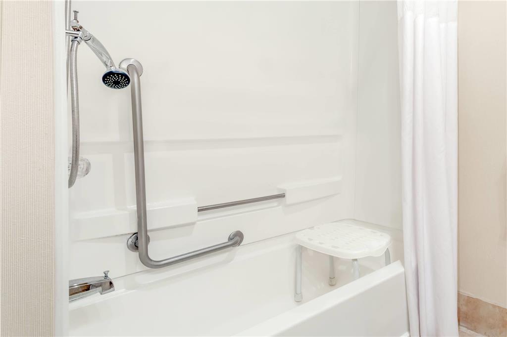 Howard Johnson by Wyndham Evansville East - photo 6